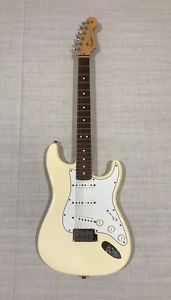 Fender: Electric Guitar Fender American Standard Stratocaster UG USED