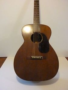 VINTAGE 1940 MARTIN PARLOR GUITAR 0-15