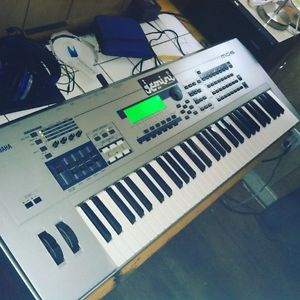 Yamaha Mo6 Music Production Synthesizer