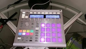 Native Instruments Instruments Maschine Mikro 2 White with software....2.6
