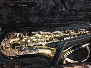 Yamaha Sxaphone with case and accessories   good condition