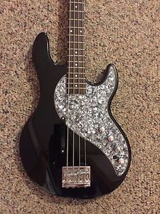 Line 6 Variax 700 Bass Guitar Near Mint