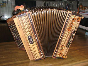 Loib Harmonika IVD Zebrano F-B-Es-As mit H- und X-Bass, Holzverdeck !!