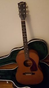 1960 Gibson Acoustic Guitar ( Roadrunner Case )