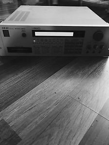 Museum Grade Akai S950 Digital Sampler Bright Screen