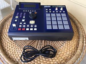 AKAI MPC2000XL, 32MB Maxed Memory, 100 meg internal zip drive,drum/sampler.