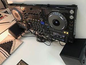 2 Nexus 2000 CDJS & Pioneer 900 DJM