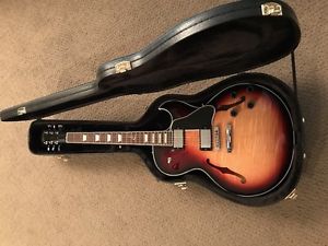 Guitar - Gibson, ES 137 Classic - Made in USA - WITH CASE - FREE SHIPPING