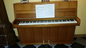 Klavierlehrerin verkauft schones  W HOFFMANN Klavier 114cm.