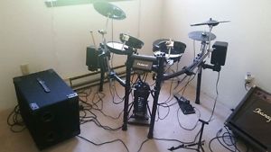 Roland td4-kx2 v- drum set with Yamaha MS-100DR drum pa