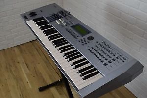 Yamaha Motif ES6 keyboard synthesizer excellent-used piano synth for sale