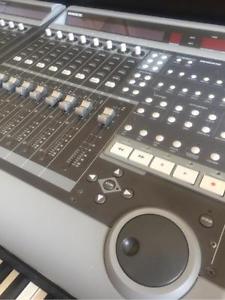 Mackie Control Universal - Superficie de control (Control Surface)