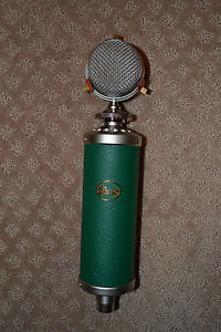 Blue Kiwi Condenser Cable Professional Microphone with Blue mic cable.