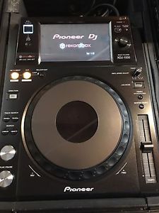 2 Pioneer XDJ 1000 DJ Players USB Rekordbox Serato Odyssey Black Label Cases
