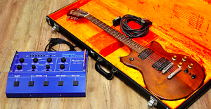 Roland G-303 & GR-300 Analog Guitar Synthesizer & Blue Box Rare w/HC