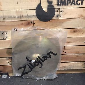 Zildjian 19" Classic Orchestral Series Medium Heavy Concert Hand Cymbals - Pair