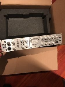 Avalon Vt-737 sp Vacuum Tube Mic Pre/ Compressor/ EQ