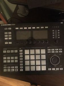 Native Instruments Maschine Studio with Software