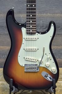 2010 Fender Stratocaster Classic Player 3-Color Sunburst El. Guitar #MX10150553