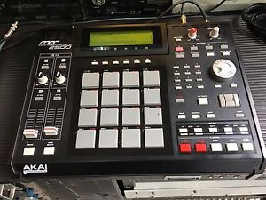 AKAI MPC2500 CD/HD ,JJ OS 3.13 , MPC 2500,128 meg ,drum pad / sampler //ARMENS//