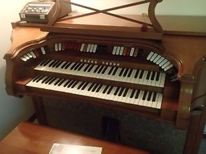1970's Vintage Organ Baldwin with 3 cabinet speakers