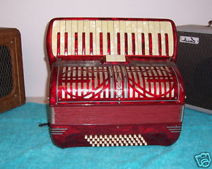 TITANO 48 bass Accordion Red 3/4 reeds  Very Good condition Accordian Italy