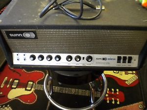 VINTAGE 71 / 72 SUNN SOLARUS ALL TUBE GUITAR HEAD W/ REVERB AND TREMOLO