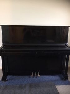 Piano Atlas Black upright 122cm - Made in japan
