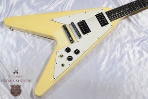 Gibson 2000 Flying V ‘67 White / Ebony w/gigbag/569