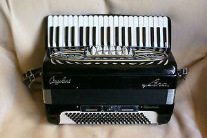 Nice LIRA "Centro-Matic" by International" accordion/accordian!  Made In Italy!