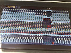 Used Excellent Condition Midas VENICE 320 32 CH Console w/ Case