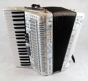 Allegra Show-Akkordeon 120/3 mit Limex Midi MPR 4 incl. Koffer und Riemen