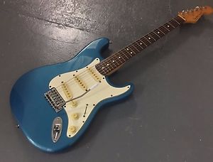 FENDER STRAT STRATOCASTER électrique Gutiar fabriqué en Mexico