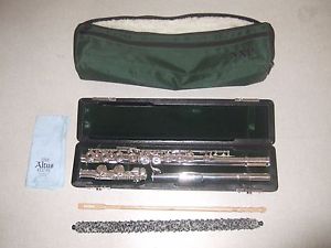 ALTUS FLUTE 807 RE. Open holes, offset G, E mechanism, C foot joint. Case cover.