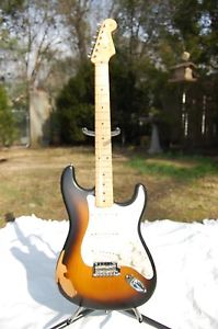 Fender Road Worn 50s Stratocaster  Color Sunburst – Maple Neck w/Gigbag