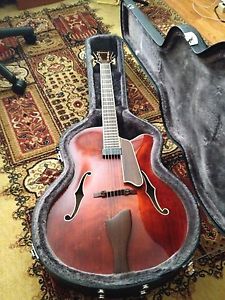 Eastman AR610ce Hollow Body Guitar in Excellent Condition
