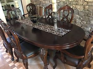 High End Elegant Carved Dinningroom Oval Table with 8 carved wood/leather chairs