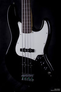 USED - Fender Fretless Jazz Bass