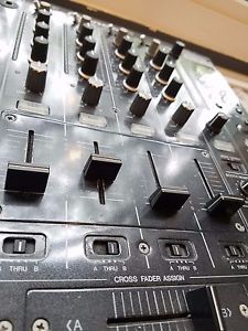 Pioneer DJM800 Mixer w/ Case