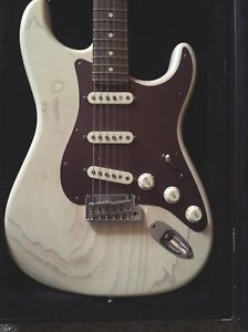 Fender Stratocaster FSR Rustic Ash White Limited Edition!
