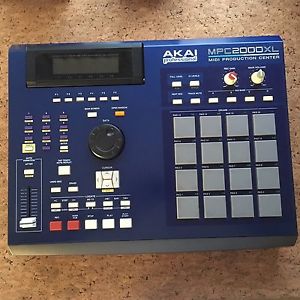 Akai MPC 2000XL MCD w/ Extra