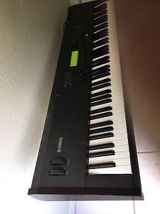 Yamaha S90 Keyboard Synthesizer