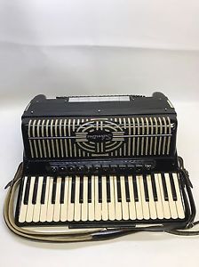 Silvertone accordion Model 734/2 Plus Case!!!