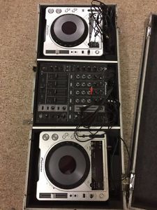 Pioneer CDJ MK2 +Pioneer DJM 900 mixer and coffin (with wheels)