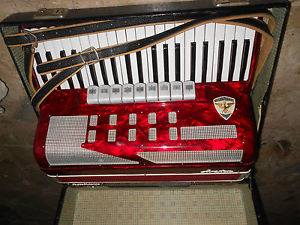 FISARMONICA CASTELFIDARDO GUAGLIARDI ARISTON 120 BASSI''CON CUSTODIA FUNSIONANTE