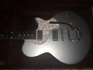 TV Jones Model 10 guitar, Ice Blue Metallic finish