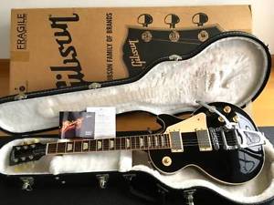 Gibson Les Paul Traditional 2011 with Bigsby with Hard Case Good Condition Rare