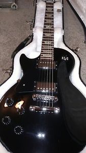 LES PAUL STUDIO LEFT HANDED GUITAR WITH HARDSHELL CASE....CLOSET QUEEN.AWESOME!!