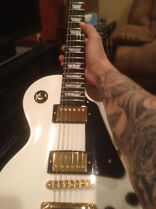 Gibson Les Paul Studio White / Ebony Fretboard!!! Case included!