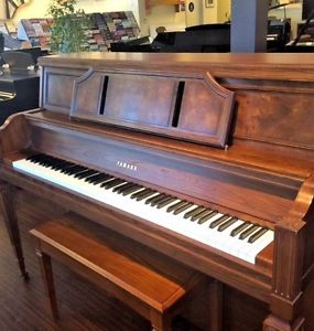 Yamaha P600 upright piano walnut Los Angeles 273337